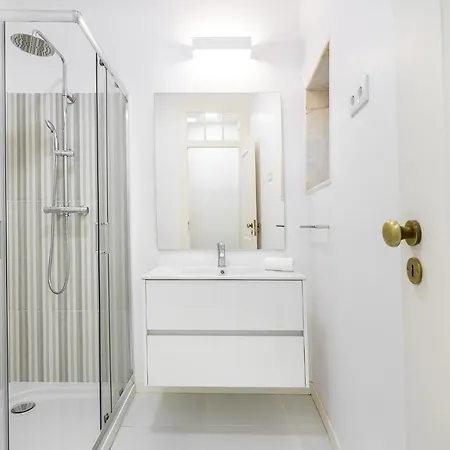 Whome Bairro Alto 2-bed Location Fully Equipped *