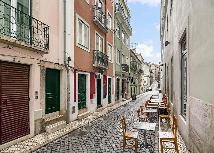 Whome Bairro Alto 2-bed Location Fully Equipped Appartement *