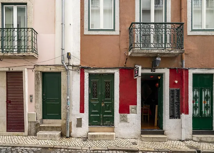 Whome Bairro Alto 2-bed Location Fully Equipped Appartement *