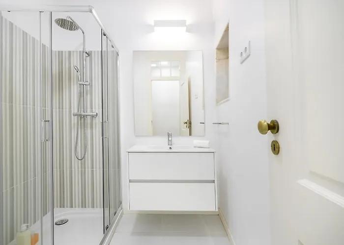 Whome Bairro Alto 2-bed Location Fully Equipped *